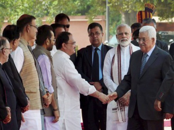 Prime Minister Narendra Modi introduces Palestinian President Mahmoud Abbas with his cabinet ministers