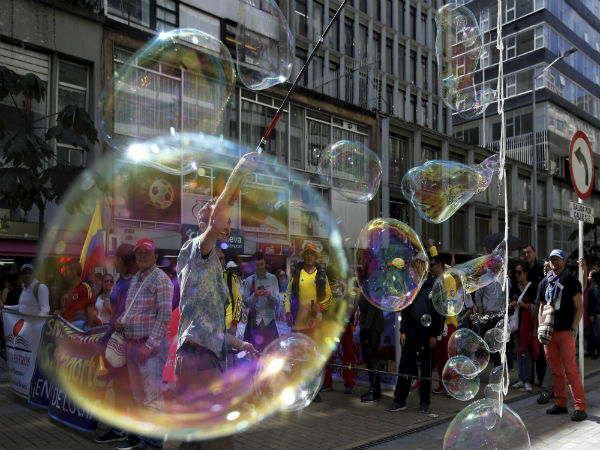 Colombia teachers strike for better schools