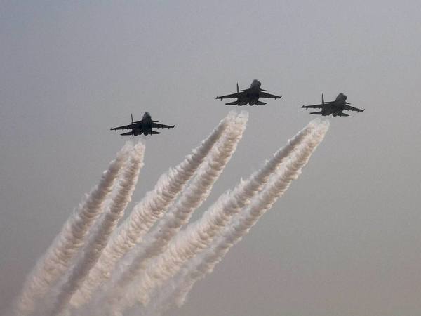 A Sukhoi flyby manoeuver in the sky