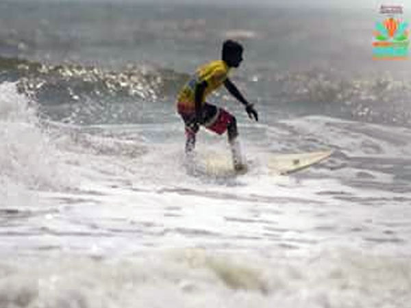9 international surfers at event