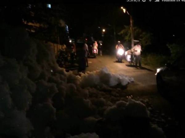 Commuters negotiate their way