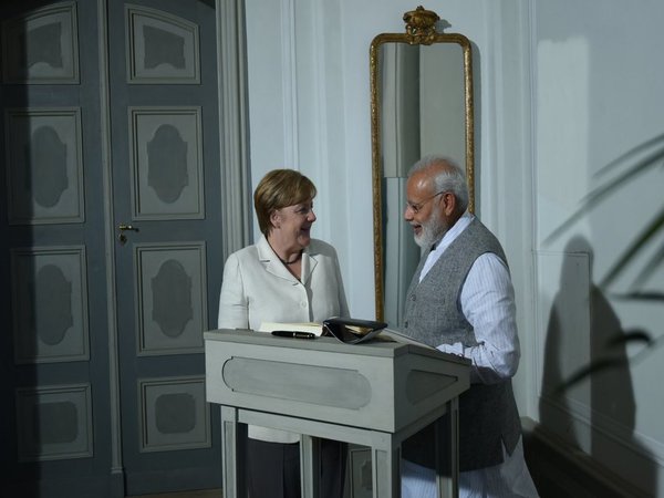  Modi and Merkel at Schloss Meseberg