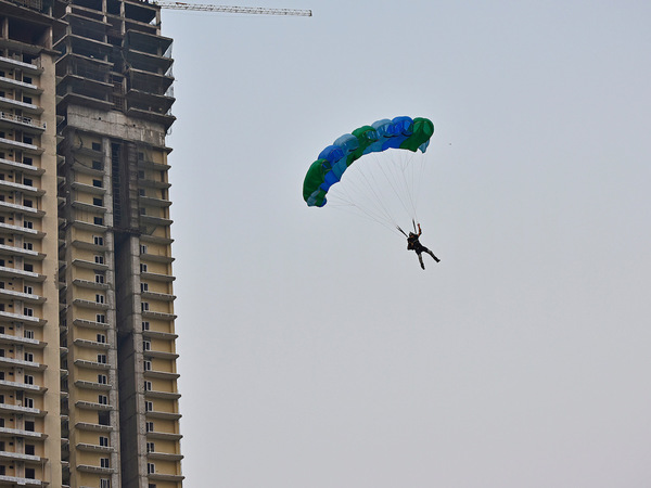 Lt. Col (retd) Verma jumps from 600 ft