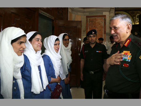 IIT JEE Mains Exam 2017: Army Chief Gen Rawat all praise for Kashmir's 'Super-40' IIT JEE Mains Exam 2017: Army Chief Gen Rawat all praise for Kashmir's 'Super-40'