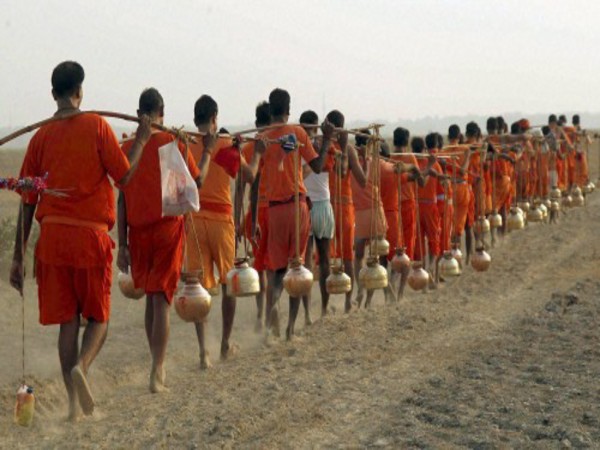 Kanwarias carrying holy water of river Ganga