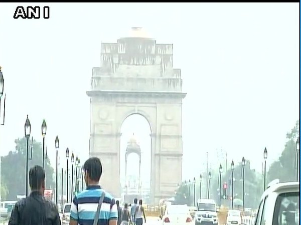 Drizzling at India Gate