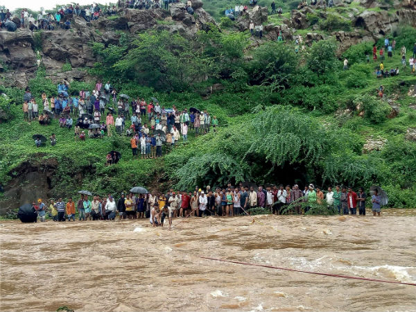 Normal life affected in Gujarat, Rajasthan: