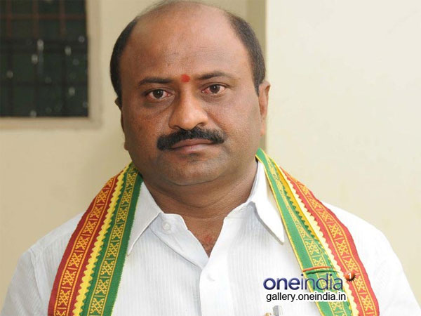 Self-styled godmen dupe Telangana MLA's family, make away with Rs 57 lakh Self-styled godmen dupe Telangana MLA's family, make away with Rs 57 lakh