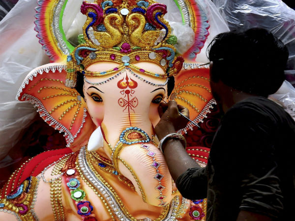 Move over clay, get home Ganesha idol made of cow dung