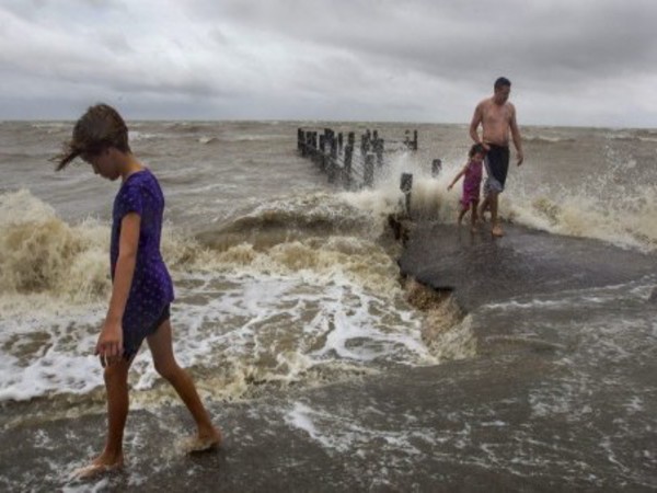 Hurricane steers towards Texas coast