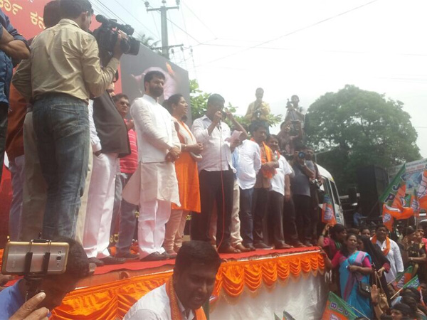 Mangalore Chalo: Sea of saffron as BJP takes Congress head on