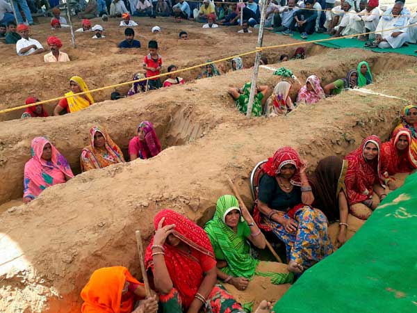 Women too buried themselves