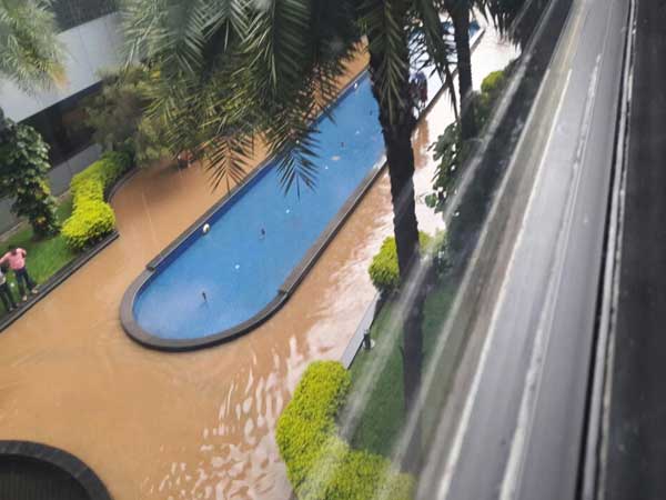 Traffic snarls at various junctions