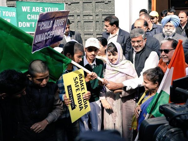 Satyarthi with J&K CM Mehbooba Mufti 
