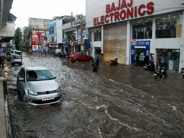 Traffic comes to grinding halt