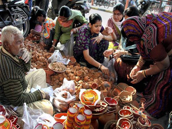 Women buying earthen diyas in Jaipur