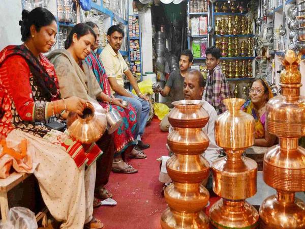 People throng shops in Allahabad