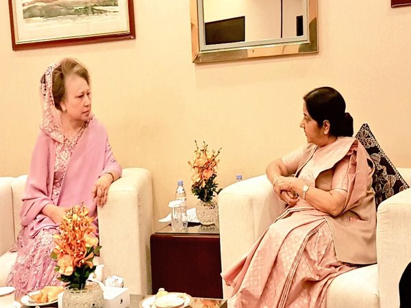 Swaraj meets Chairperson of BNP Begum Khaleda Zia 