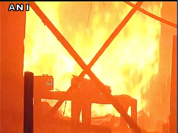 Massive fire in Kamla Market
