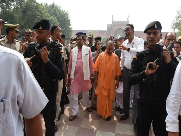 Yogi enters Taj premises
