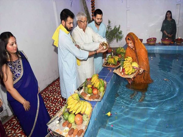 Lalu and Rabri taking part in Chhath Puja