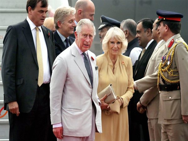 The Royal couple welcomed by dignitaries The Royal couple welcomed by dignitaries