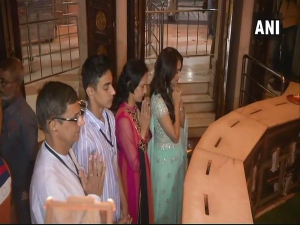 Manushi with her family