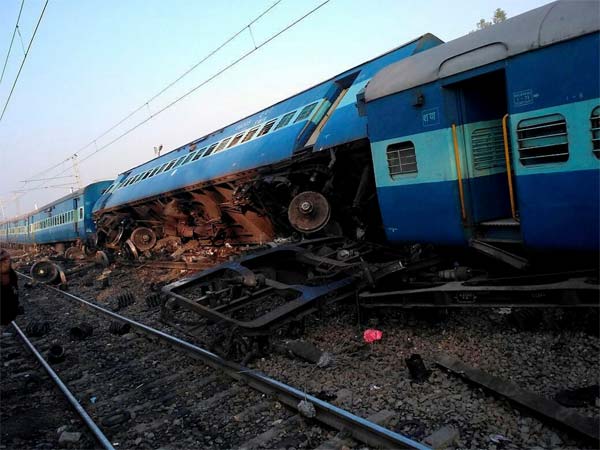 Derailed coaches of Vasco Da Gama-Patna express Derailed coaches of Vasco Da Gama-Patna express