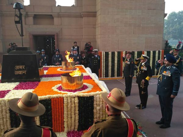 Armed forces chiefs at Amar Jawan