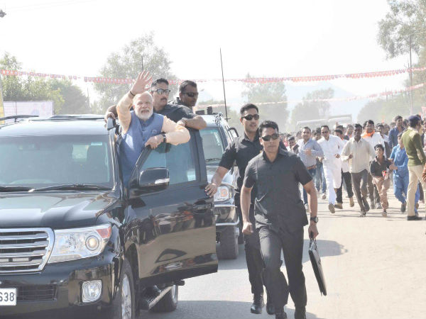 Modi on his way to Ambaji temple