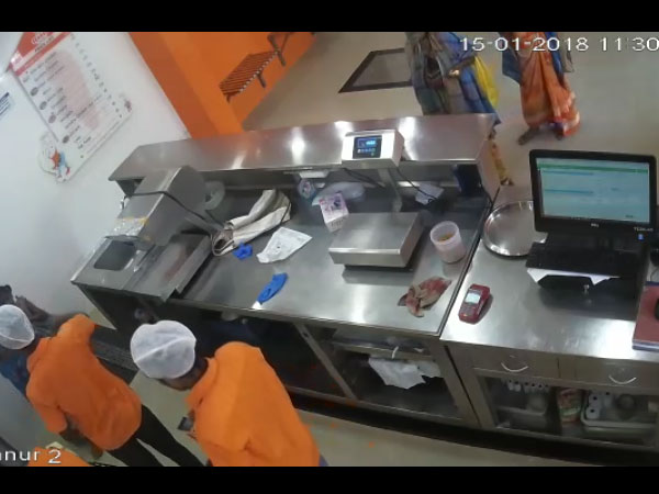 Caught on cam: Gang of women thieves loot meat shop in Bengaluru, engage little girl in theft Caught on cam: Gang of women thieves loot meat shop in Bengaluru, engage little girl in theft