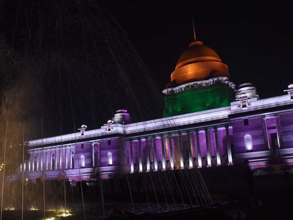 Volume and focus lighting to highlight the architectural features