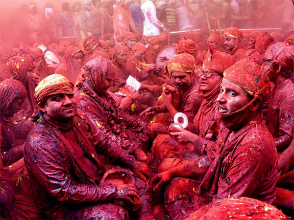 Devotees soak in the festivities