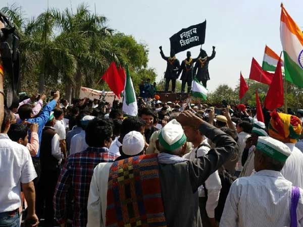 The Govt is sly, canceled trains of protestors, claims Anna Hazare ahead of indefinite hunger strike The Govt is sly, canceled trains of protestors, claims Anna Hazare ahead of indefinite hunger strike