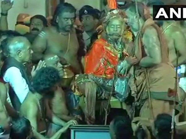 Tamil Nadu Governor pays last respects