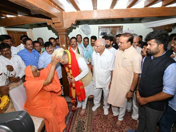 Amit Shah at Suttur Mutt