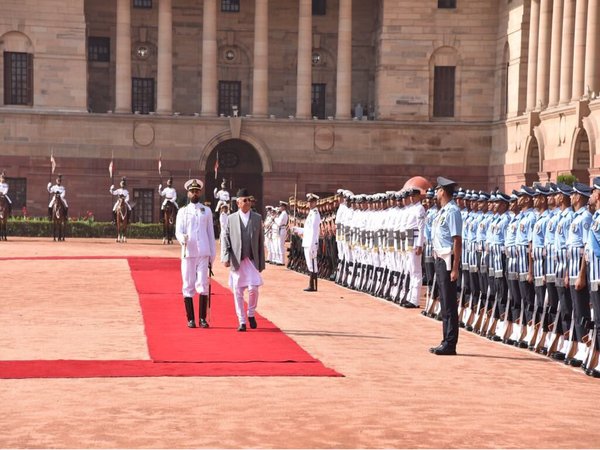 PM Oli accorded ceremonial reception at Rashtrapati Bhawan