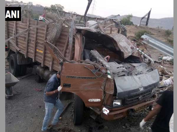 18 killed after truck hits barricade on Pune-Satara highway 18 killed after truck hits barricade on Pune-Satara highway