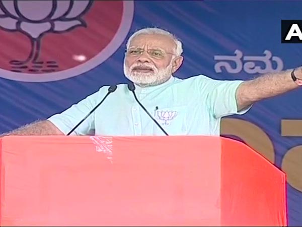 Narendra Modi addressing rally in Santhemarahalli Narendra Modi addressing rally in Santhemarahalli