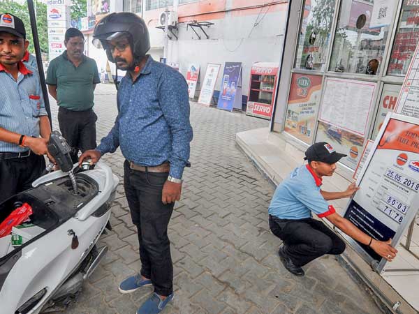 Petrol rates down by 7 Paise, diesel 5 paise per litre: Check out rates in your city Petrol rates down by 7 Paise, diesel 5 paise per litre: Check out rates in your city