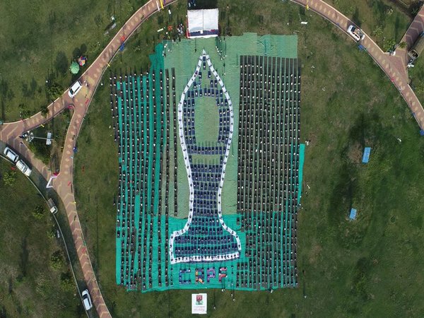 CRPF strikes yogic postures on IDY 2018