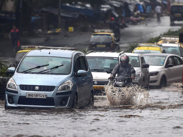 Heavy rains in Mumbai for next 12 hours Heavy rains in Mumbai for next 12 hours