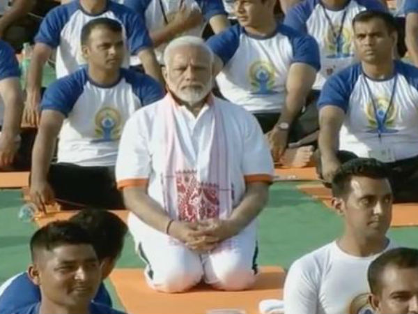 Modi leads the fest with ‘yoga unites’ message