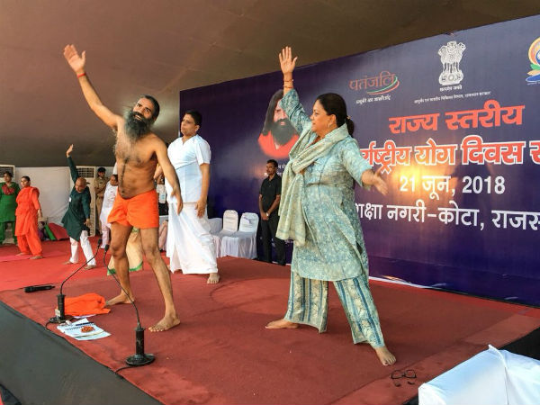 Ramdev, Rajasthan CM Raje perform Yoga in Kota