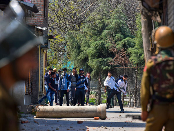 Kashmir terror groups, naxals recruited nearly 8,000 children to fight security forces: UN Kashmir terror groups, naxals recruited nearly 8,000 children to fight security forces: UN
