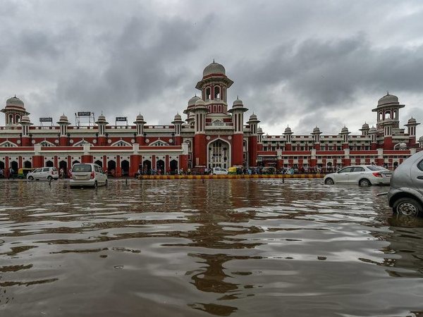 Lucknow railway Station 