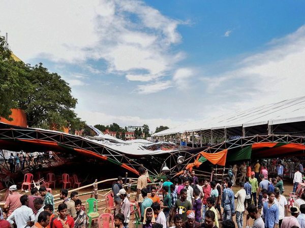 Tent collapses during PM Modi's rally