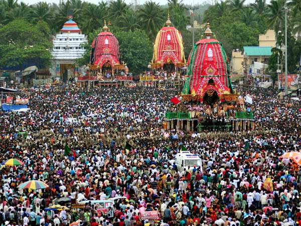 Huge crowd gathers outside Puri's Jagannath Temple