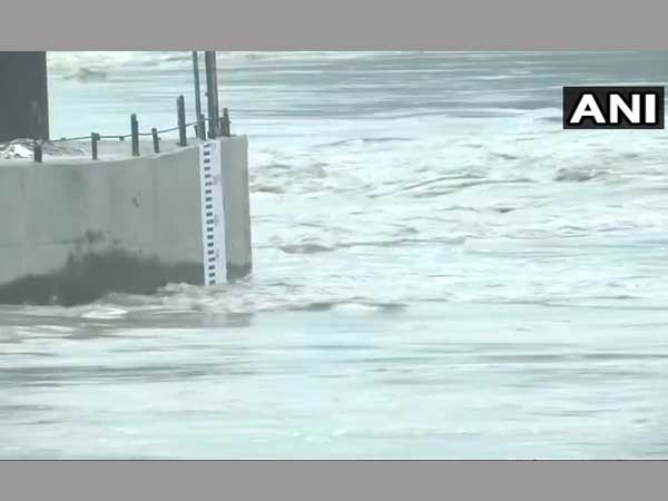 Yamuna river continues to flow above danger mark, Army on standby Yamuna river continues to flow above danger mark, Army on standby