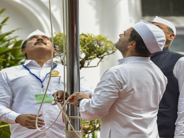 Rahul Gandhi unfurls the Indian flag at AICC headquarters